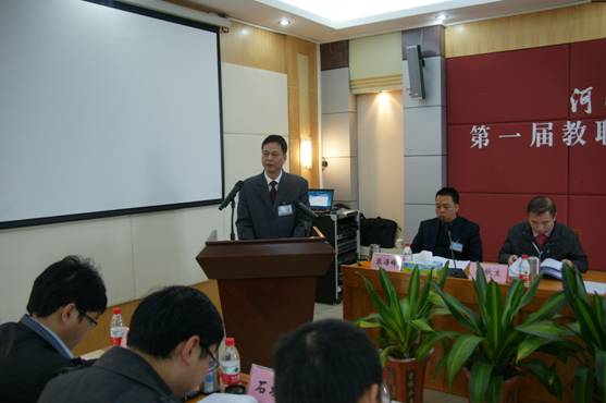 (图二)黎海波校长代表学校作2013年工作报告