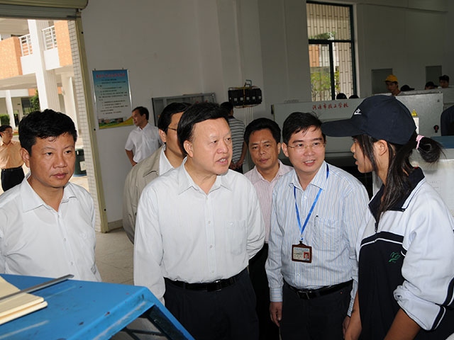 2008年11月4日，副省长肖志恒在市领导的陪同下到校指导工作
